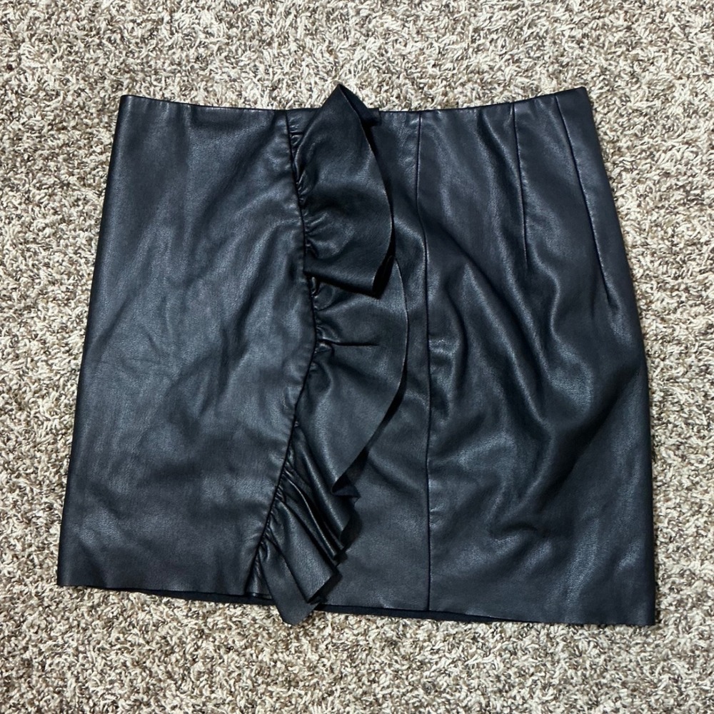Express Black Faux Leather Ruffle Front Mini Skirt Vegan‎ Leather Size 8